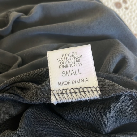 💘 HARLOWE & GRAHAM - KEYHOLE DARK GRAY MODAL SHIRT - Picture 5 of 8